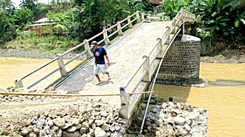 Kebutuhan Akses Vital Mendesak, Warga Minta Jembatan Cikawung Segera Diperbaiki