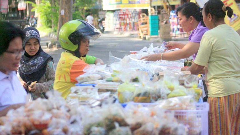 Warga Pekuncen Mulai Dirikan Warung Tiban Sepanjang Jalur Mudik