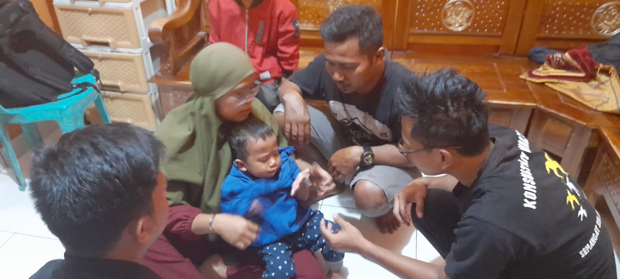 Tidak Bisa Dilepas, Petugas Damkar Sidareja Evakuasi Cincin di Jari Manis Balita Tiga Tahun 