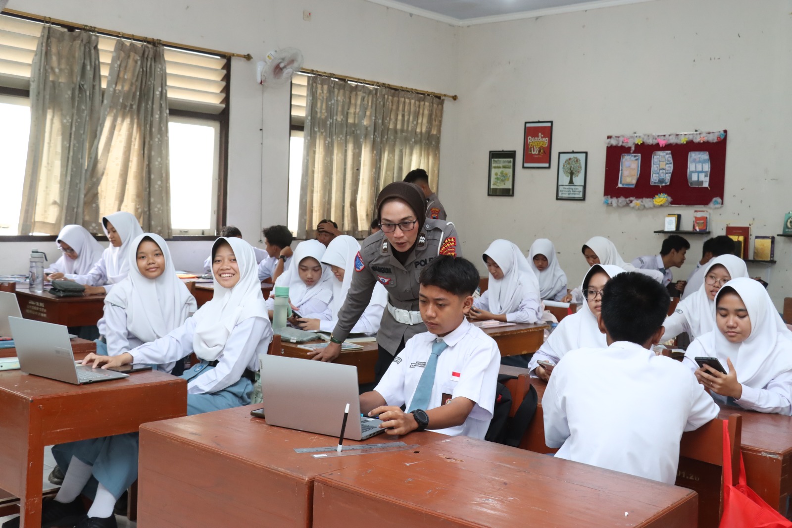 Polres Kebumen Bekali Siswa SMAN 1 Literasi AI