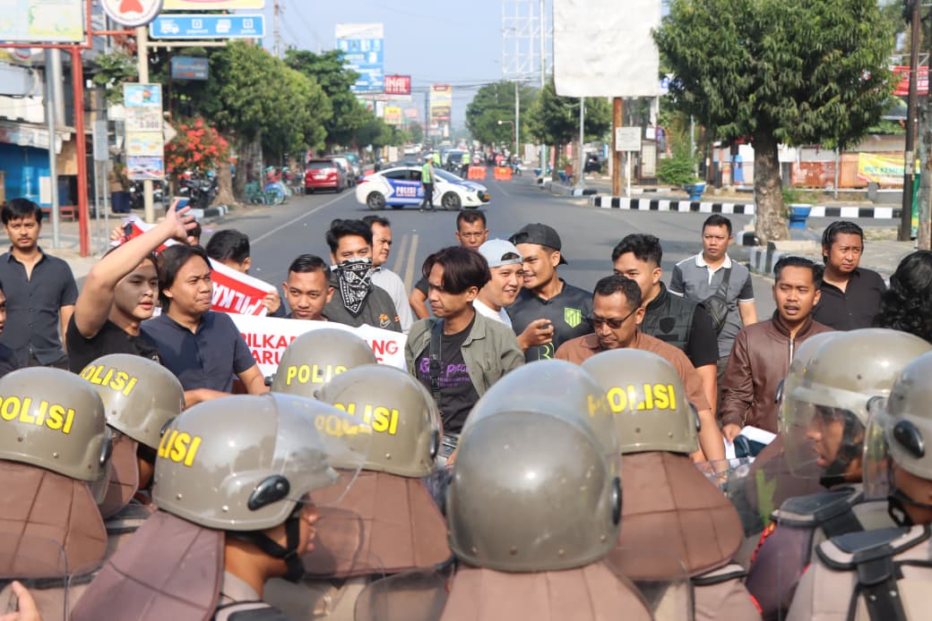 250 Polisi Hadapi Aksi Unjuk Rasa Anarkis dalam Simulasi Demo