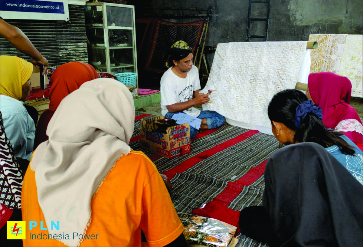 PLN Indonesia Power Adipala Berdayakan Kelompok Rentan Melalui Kerajinan Batik