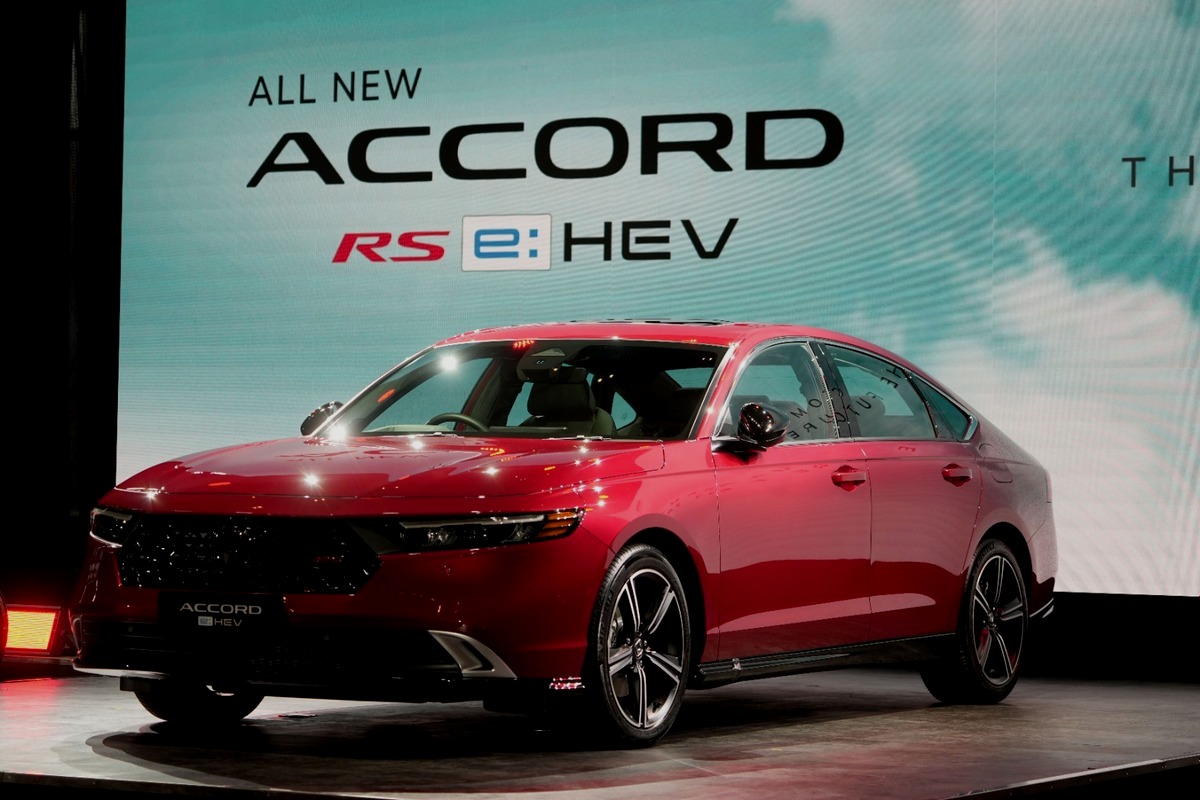 Honda Accord RS e:HEV Emang Beda, Hybrid Gaya Eksekutif Muda yang Keren  