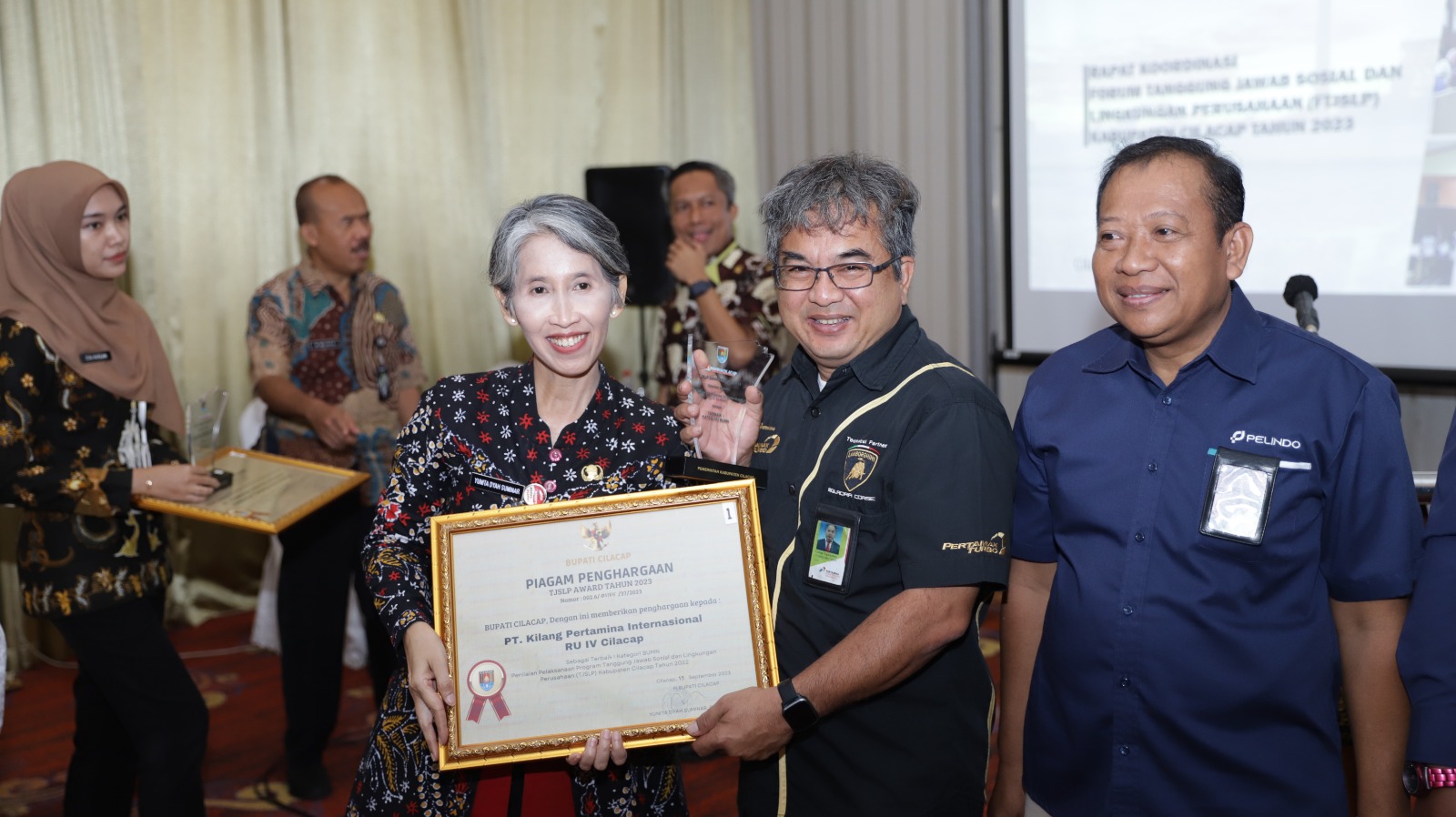 Kilang Pertamina Cilacap Raih Predikat Terbaik I TJSLP Awards 2023 Pemkab Cilacap