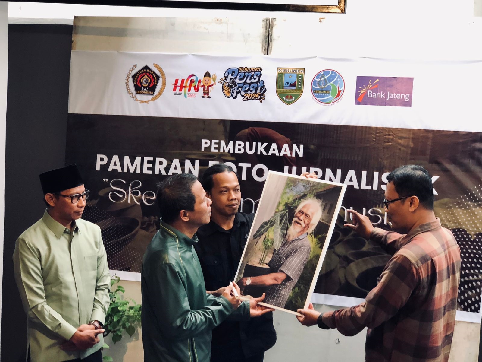 Kaitkan Erat Fotograafi dan Pemerintahan, Wabup Zaeni Buka Pameran Foto Jurnalistik PWI Kebumen