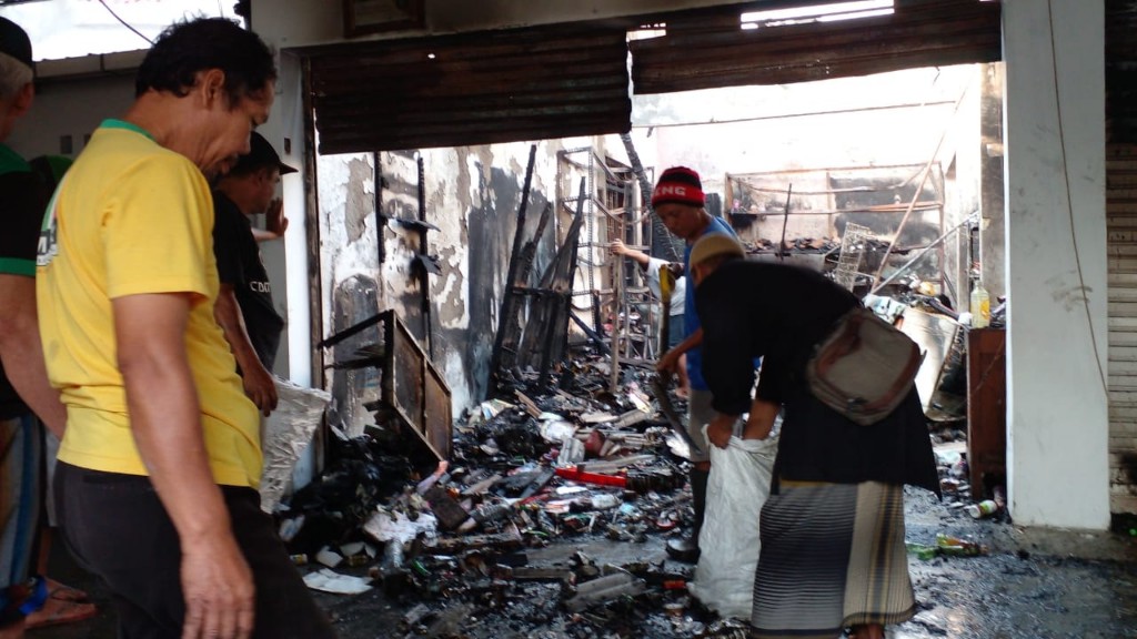 Kafe dan Toko Sembako di Banjarnegara Terbakar