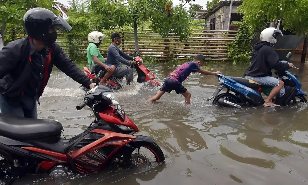 5 Motor Bebek Murah yang Cocok untuk Menerjang Banjir