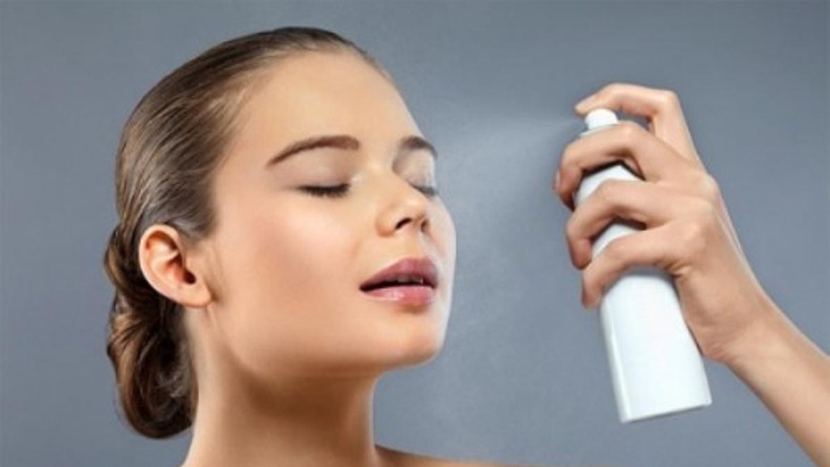 Rekomendasi Setting Spray Paling Bagus, Makeup Kamu Dijamin Tahan Lama Seharian