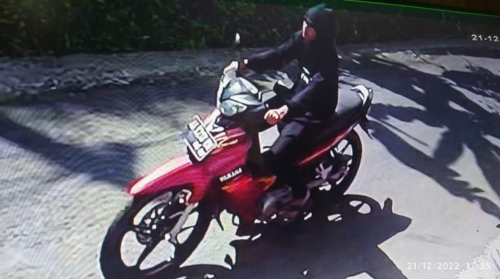 Maling Sepeda Motor di Watuagung Tambak Terekam CCTV