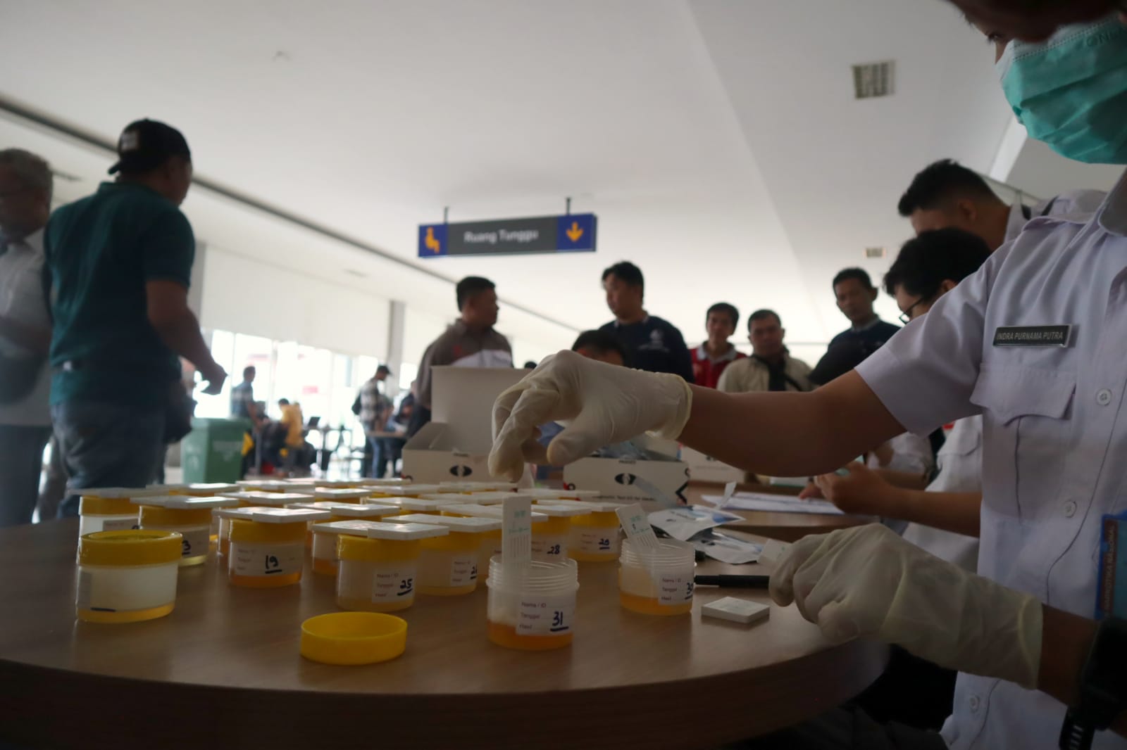 Awak Bus di Terminal Bulupitu Purwokerto di Tes Urin Hingga Diperiksa Kesehatannya