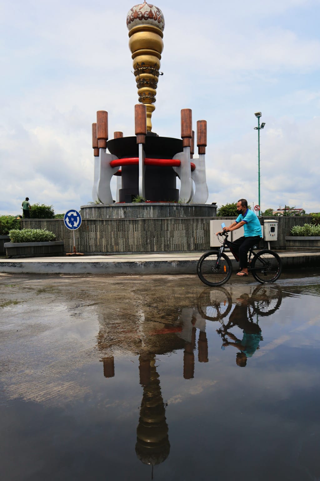 Aspal Jalan Jensud Barat Sudah Enam Tahun