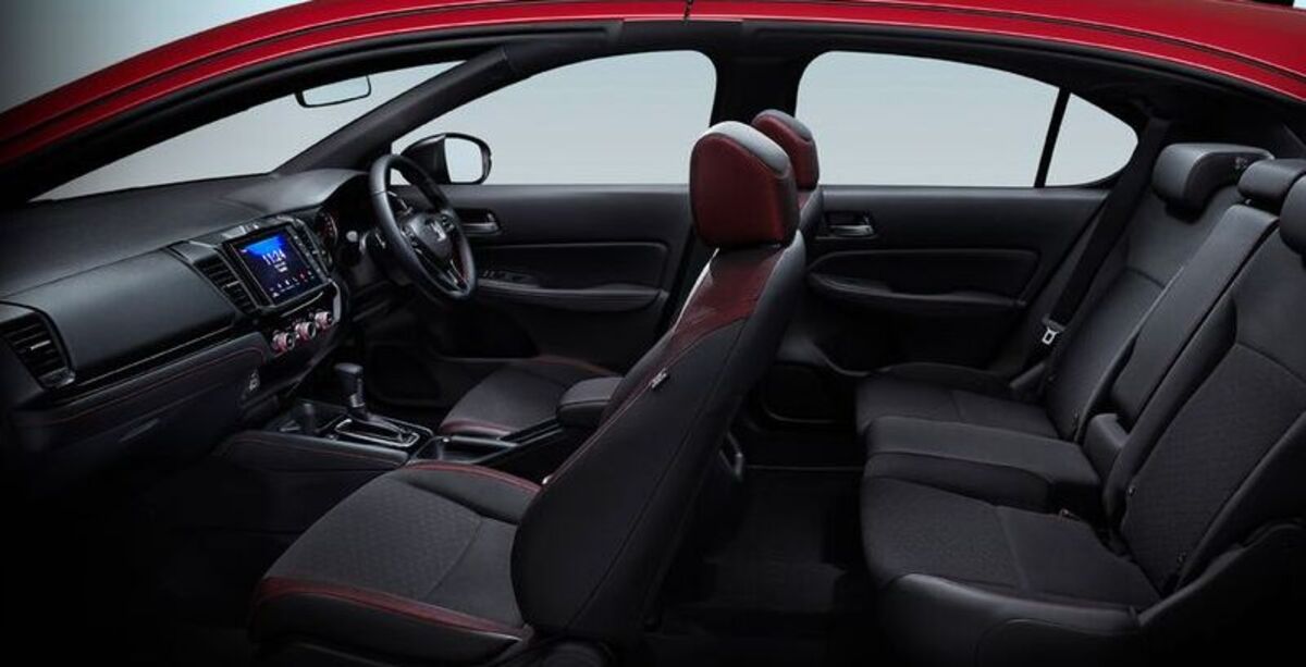 Honda City Hatchback Bukan Kaleng-Kaleng, Interiornya Bikin Betah Berkendara Seharian!