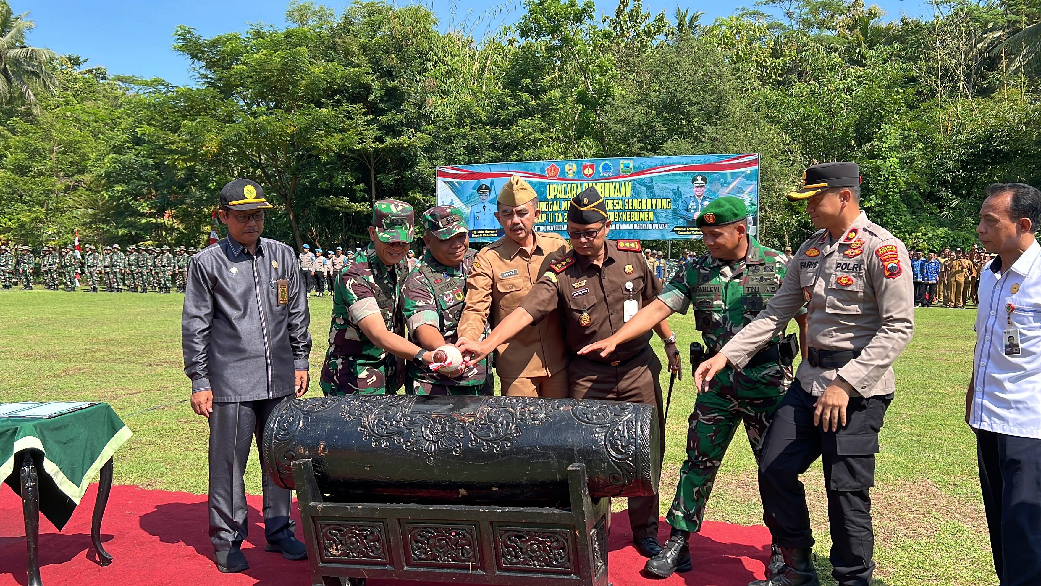 TMMD Sengkuyung  Kodim 0709/Kebumen Bangun Jalan Penghubung Tiga Desa