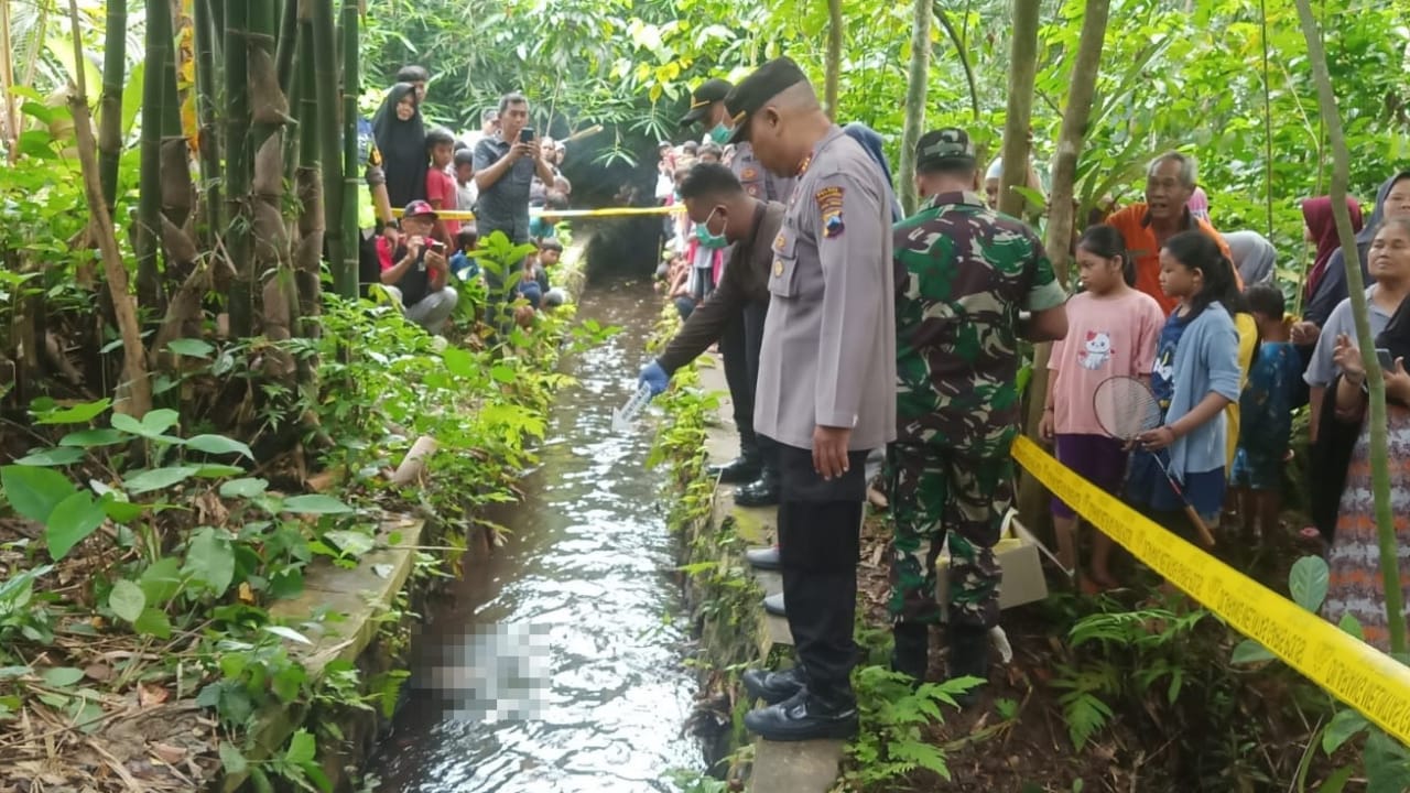 Pulang dari Pasar, Warga Karangnangka Temukan Mayat di Saluran Irigasi