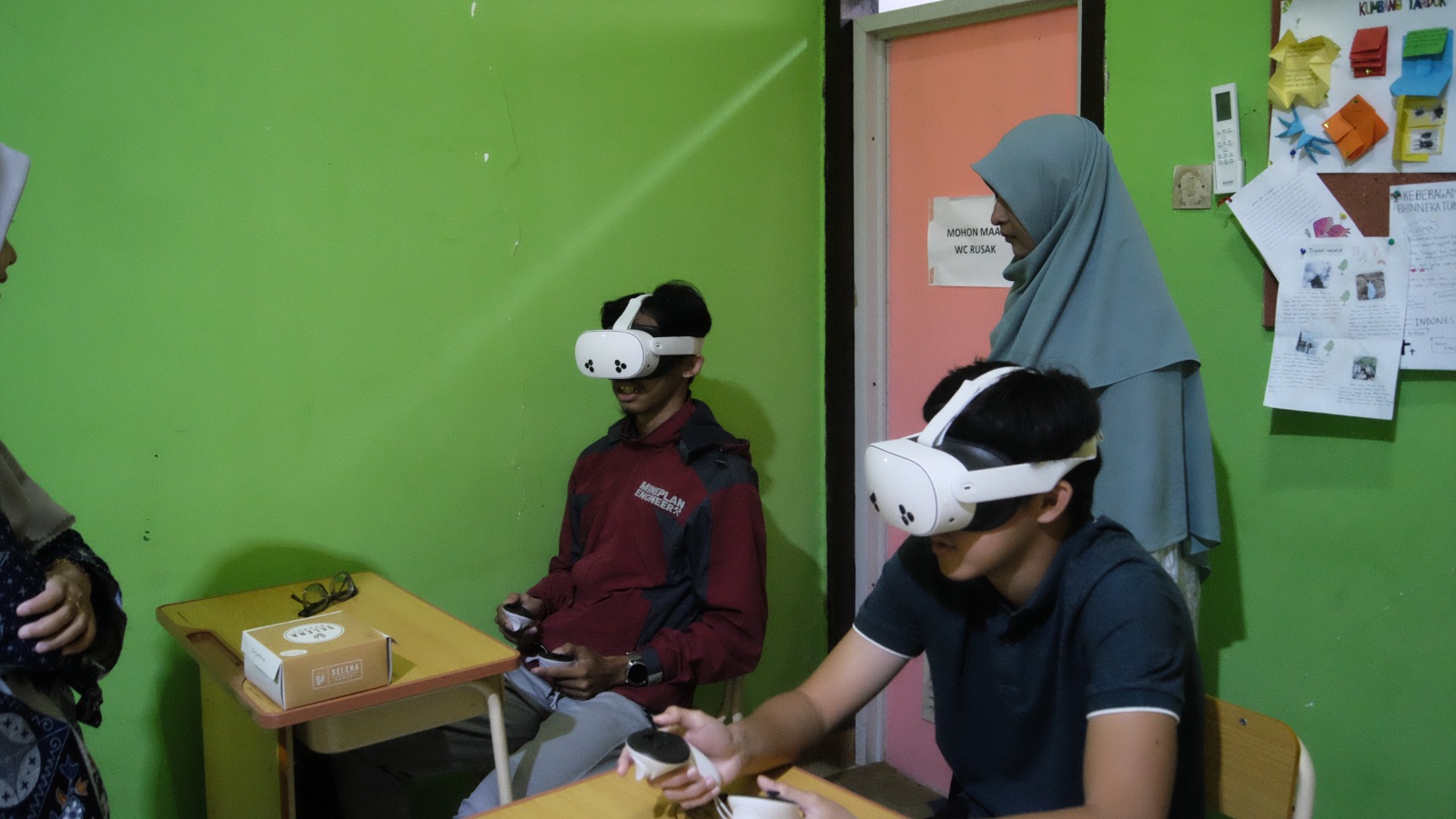 Dosen Amikom Gelar Pelatihan dan Pendampingan Penggunaan Teknologi AR dan VR untuk Guru Homeschooling