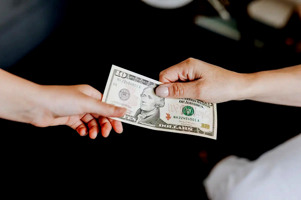 Ini Cara Memberikan Tip di Hotel, Tamu Cerdas Wajib Tahu! 