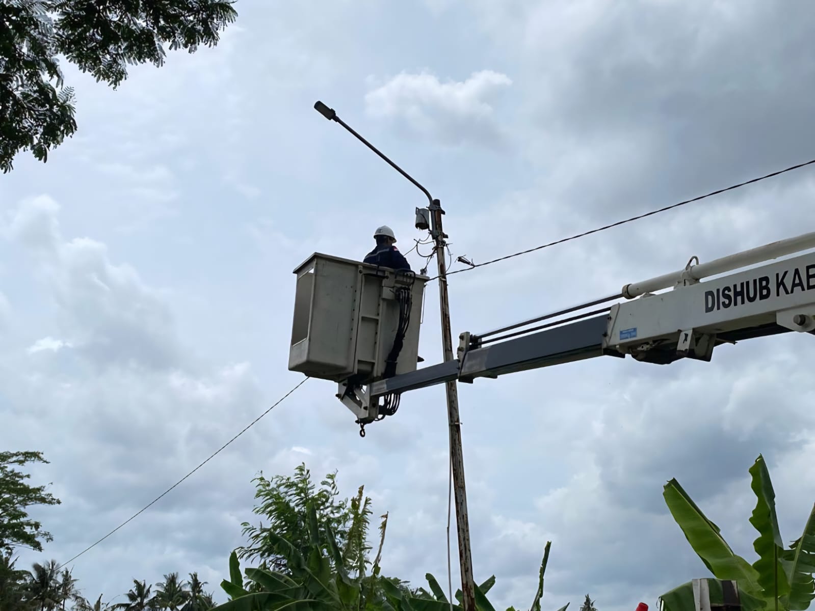 Pemkab Cilacap Targetkan Pemasangan 42.900 Lampu Penerangan Jalan