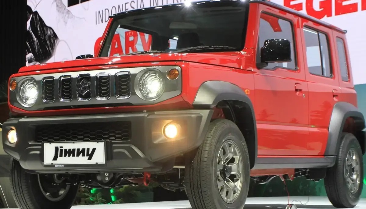 Tampang Retro, Cicilan Santai, Kredit Mobil Suzuki Jimny 5 Door Mulai 200 Ribuan di OTO Finance!