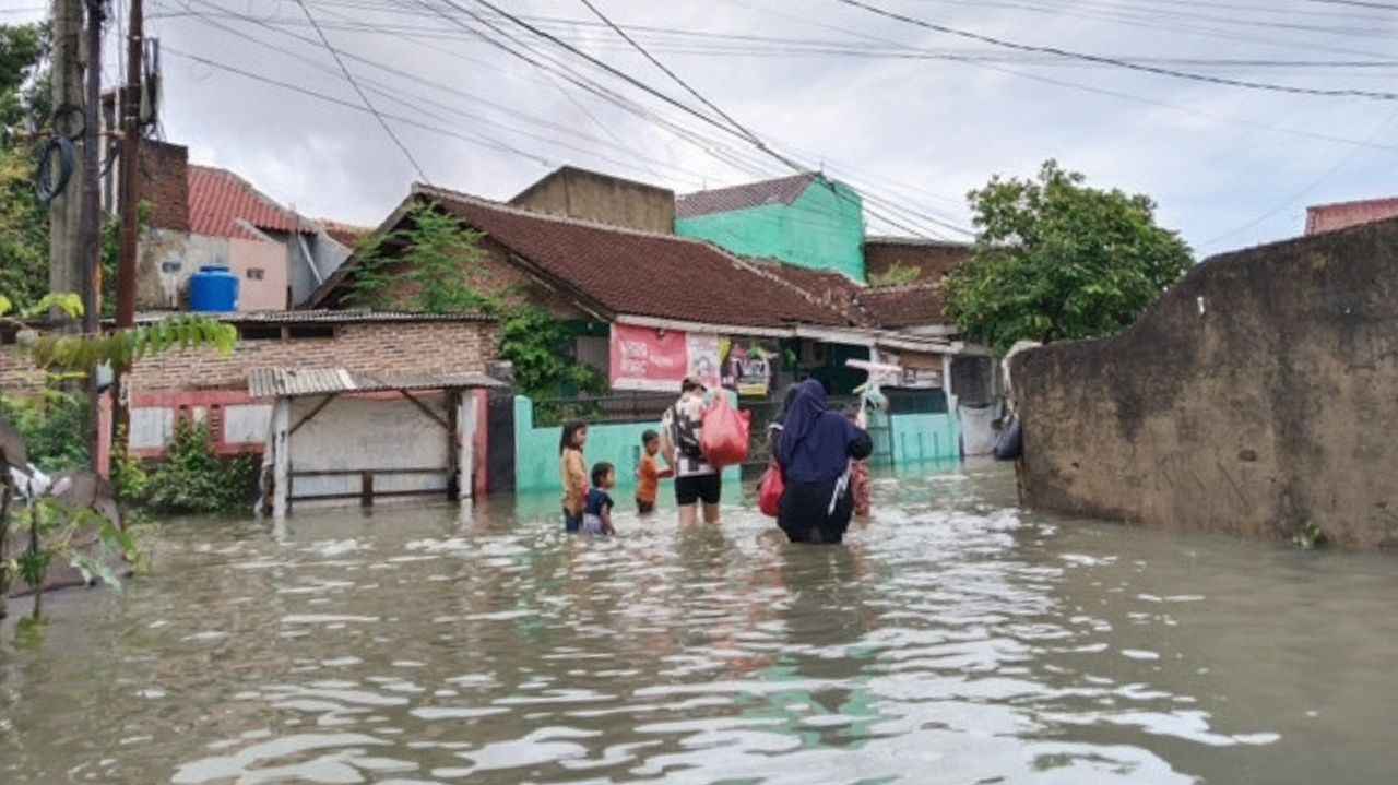 Banjir Menerjang Bandar Lampung: Drainase Tersumbat, Harapan Warga Terbenam