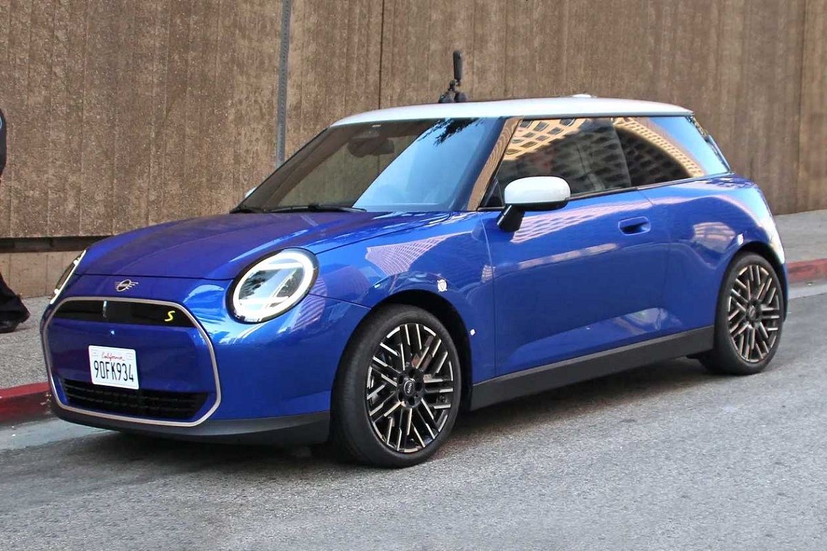 Mobil Mini Cooper SE 2025 Makin Retro dengan Fitur Listrik Modern