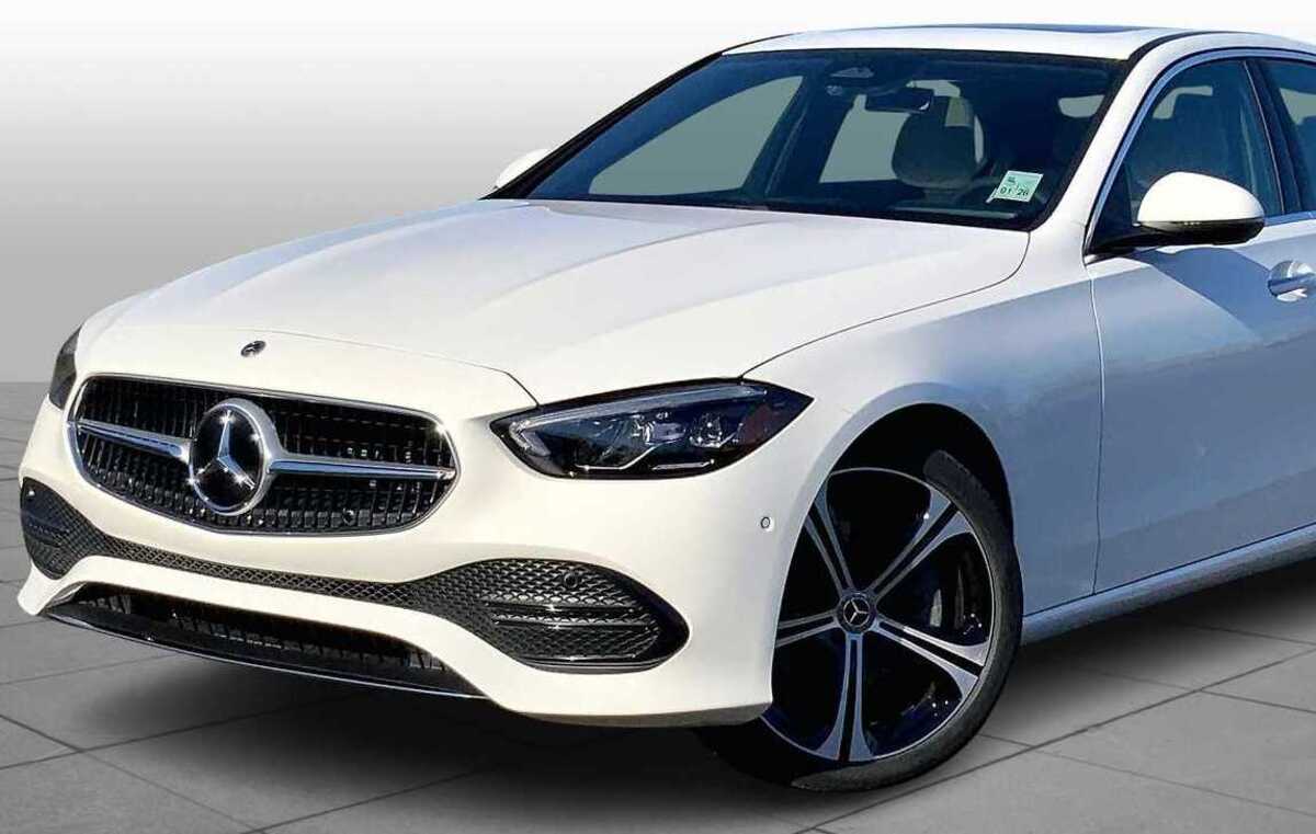 Mobil Sedan Mercedes Benz C-Class Masih Sangat Diminati di Indonesia? Simak Harga Terbaru dan Spesifikasi Mewa