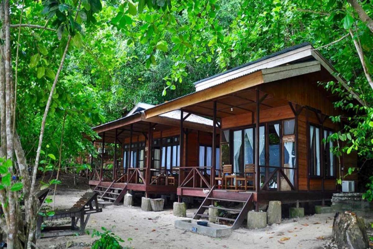 Raja Ampat Dive Resort, Hotel Pinggir Pantai Milik Nadine Chandrawinata