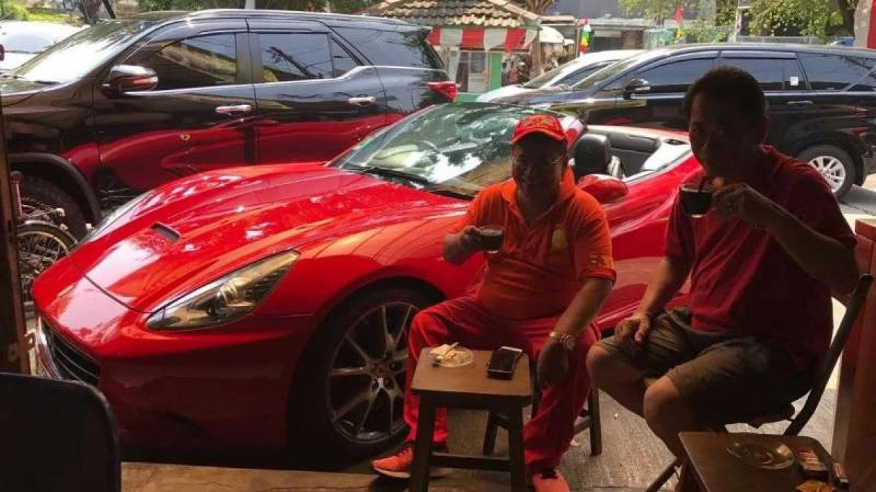 Mobil Ferrari California Menjadi Salah Satu Mobil Mewah Hotman Paris ! 