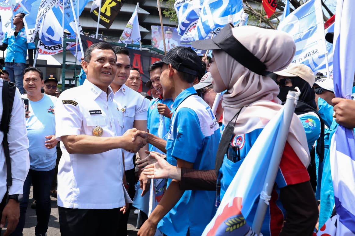 Gubernur Ahmad Luthfi Tetapkan UMP Jawa Tengah 2026 Sebesar Rp 2.327.386