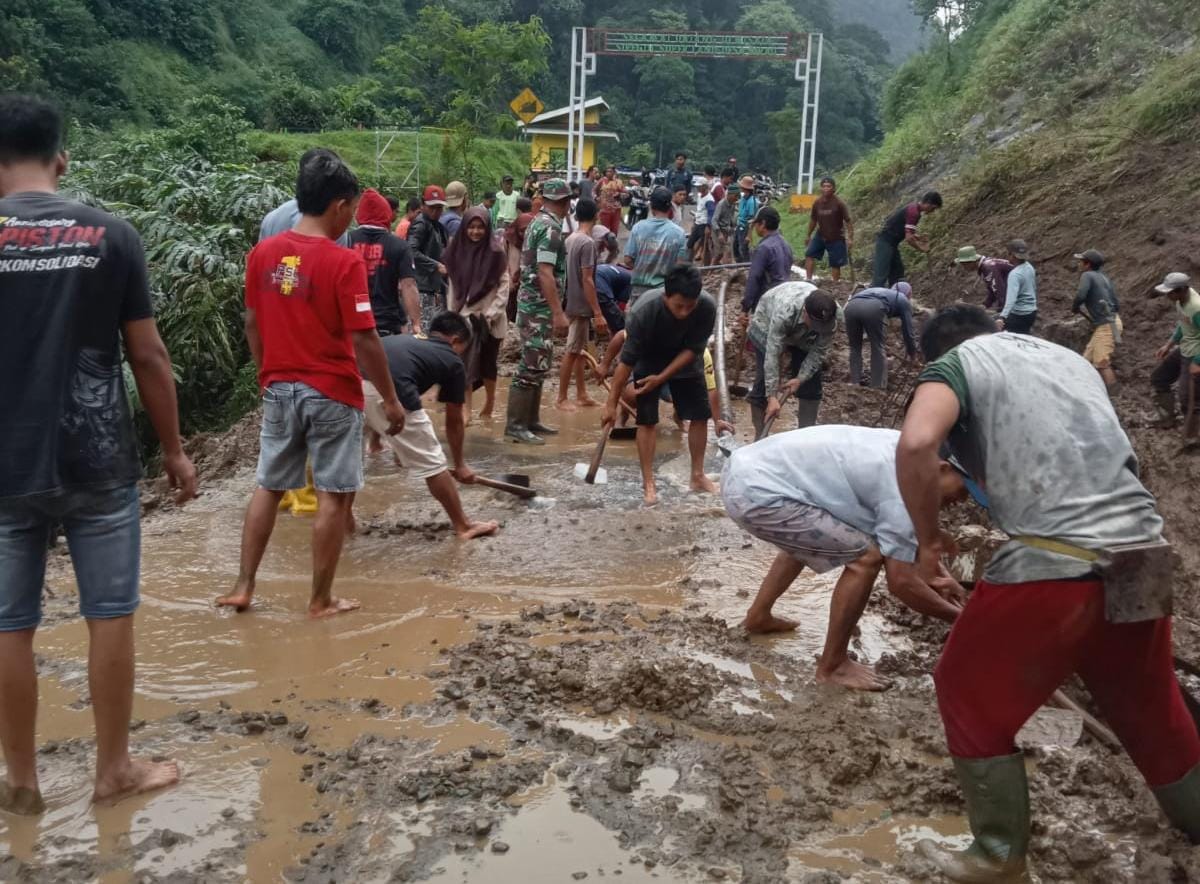 Desa Sirau Langganan Longsor, Diduga Karena Hutan Lindung Digunduli 