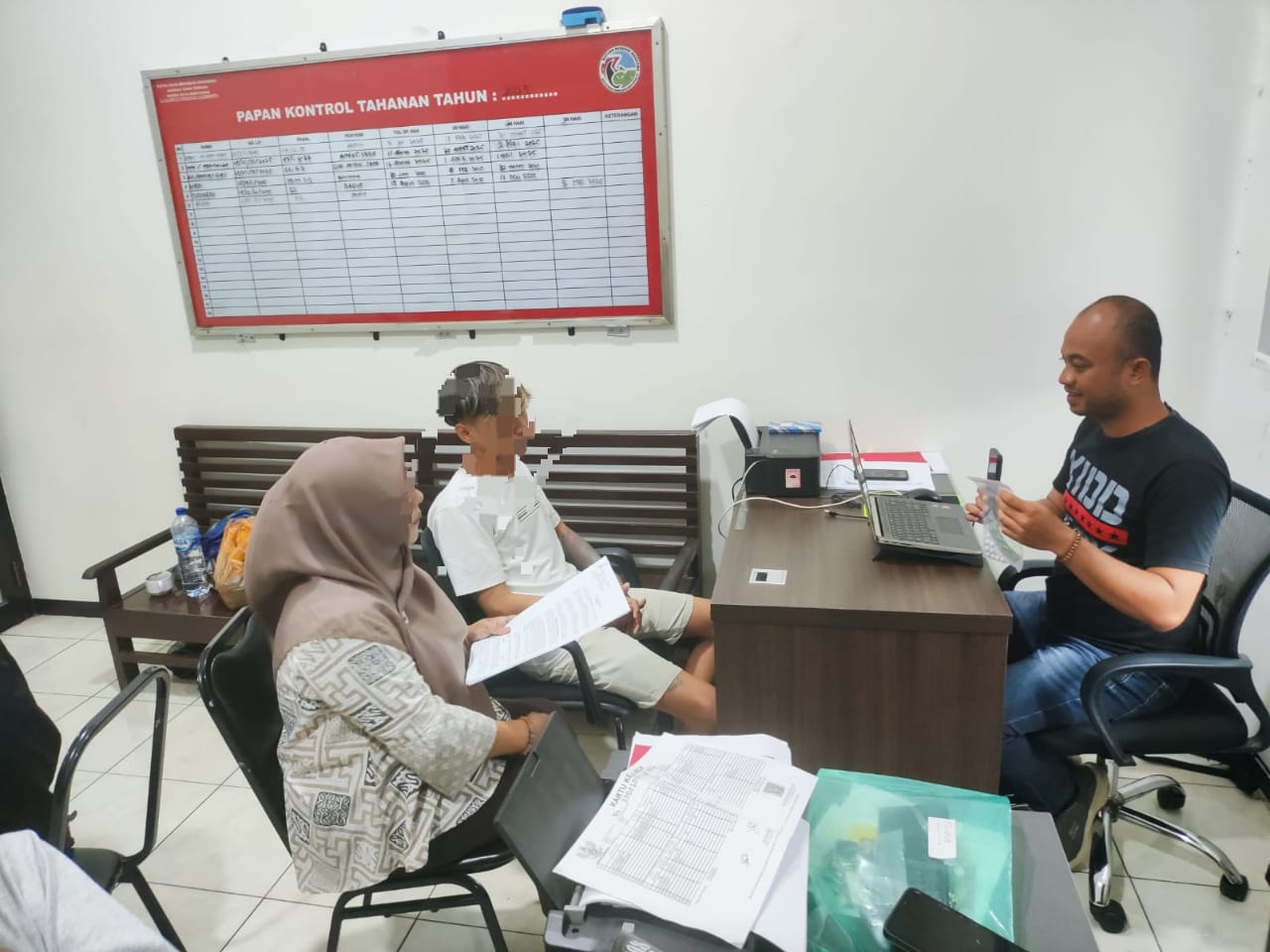 Pria Asal Kembaran Ditangkap, Simpan Psikotropika dalam Kasur