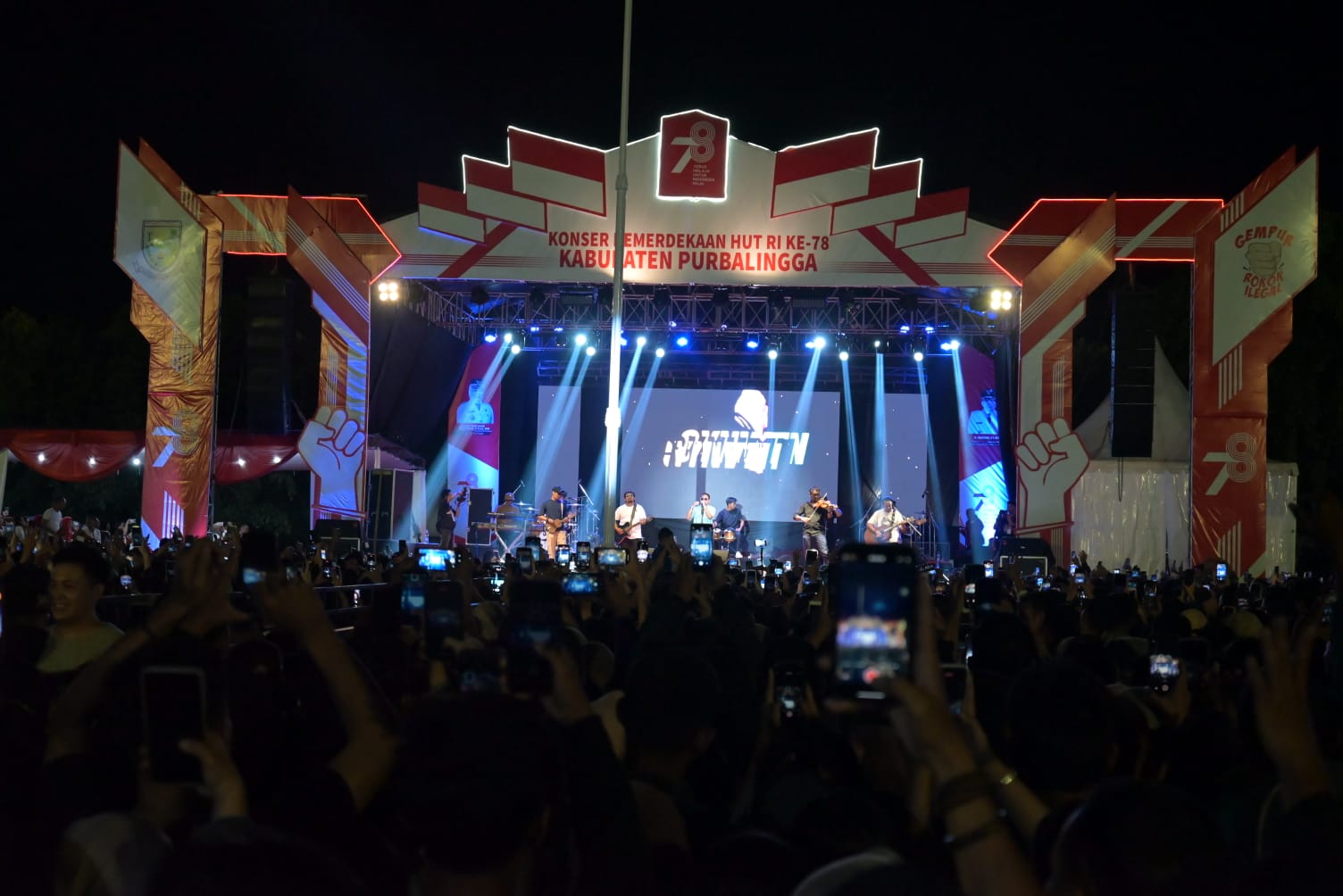 Konser Kemerdekaan, Alun-alun Purbalingga Berubah Menjadi Lautan Manusia