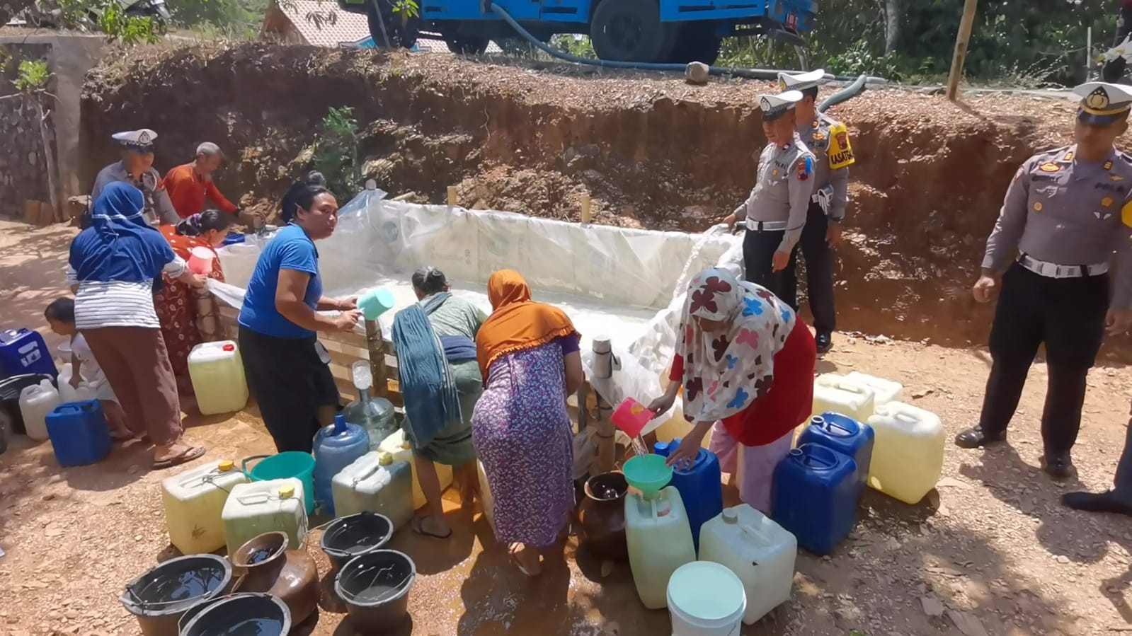 Warga Banjarnegara Berebut Air Bersih, 5.000 Liter Ludes Dalam 30 Menit
