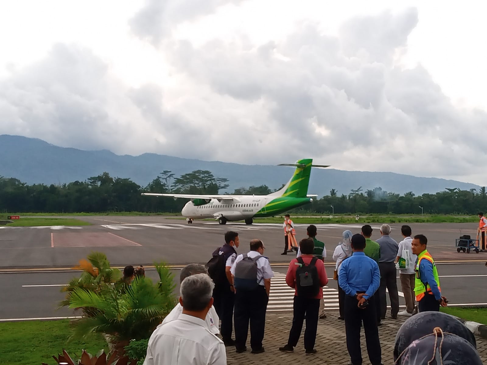 Penerbangan Komersil Belum Dibuka, Bandara JBS Kembali Disorot 