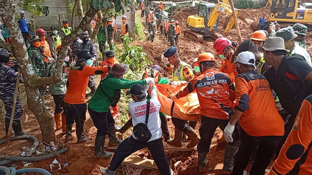 Tim SAR Temukan Tiga Korban Longsor Cibeunying, Majenang di Hari Kelima Pencarian, Tujuh Orang Masih Hilang