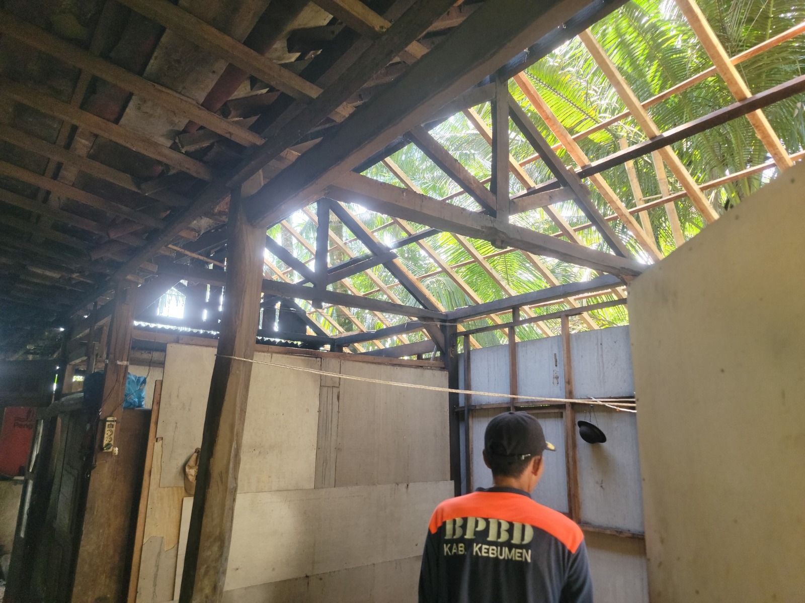 Hujan Deras Picu Longsor di Ayah