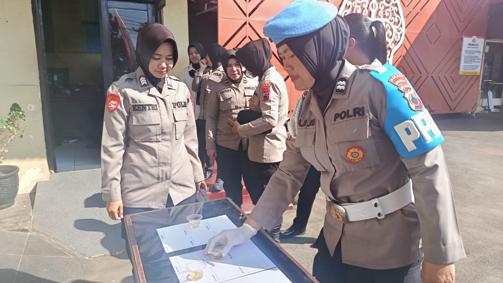 Puluhan Polwan Polres Purbalingga Dites Urine Mendadak
