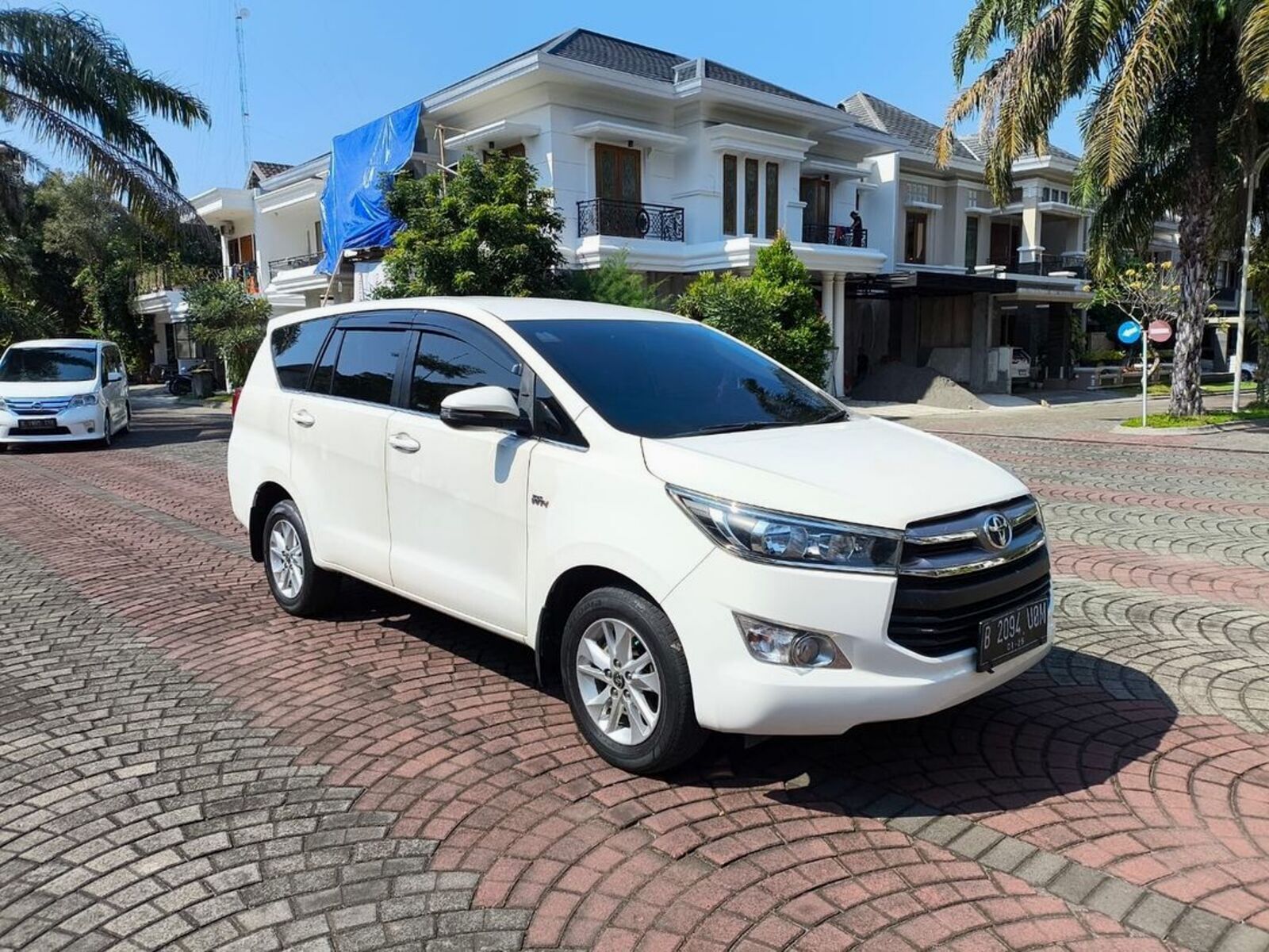 Modifikasi Upgrade Innova Reborn Type G Menjadi Type V Solusi Terbaik untuk Meningkatkan Fitur dan Tampilan