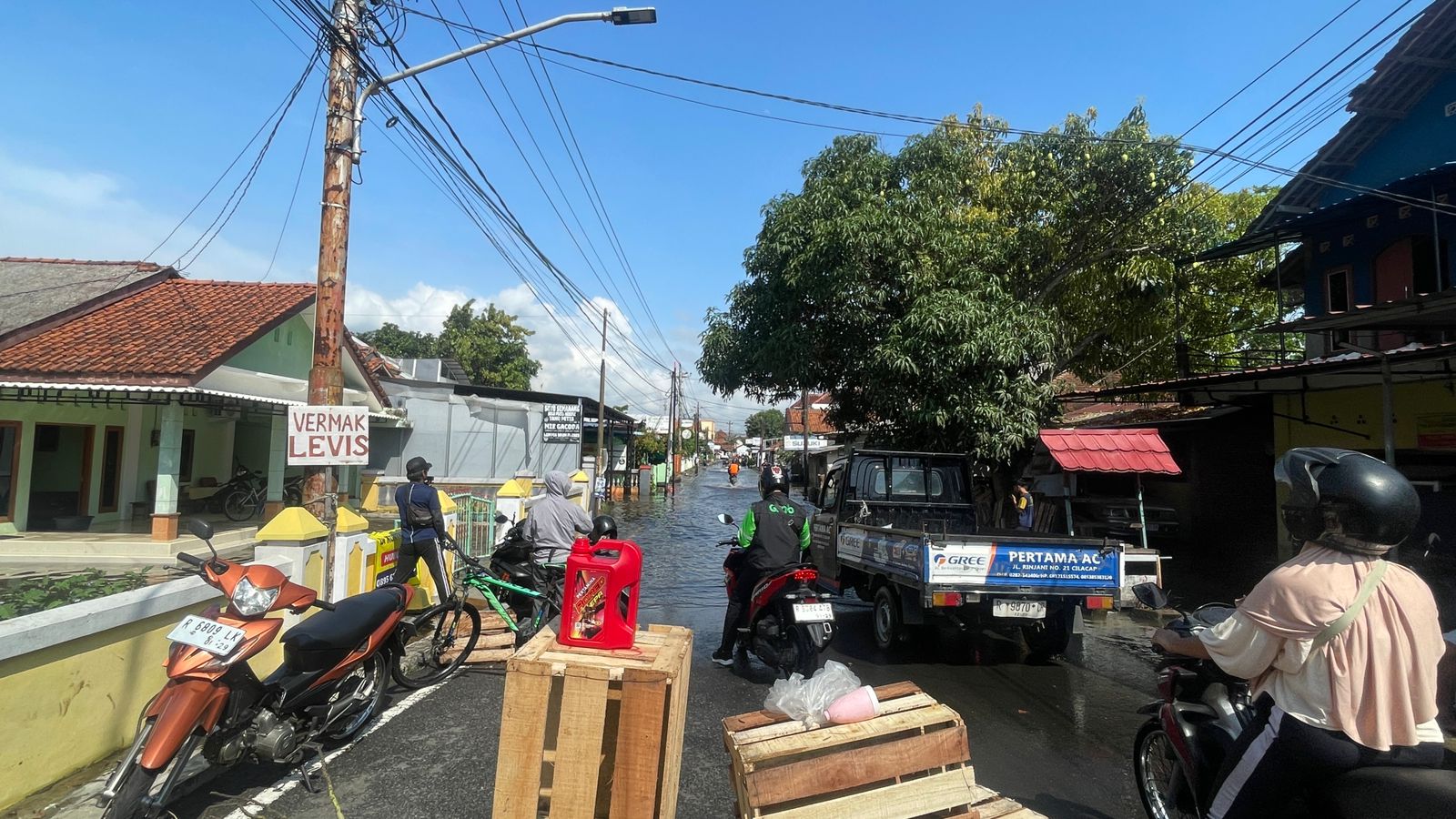 Akses Jalan Ditutup, Sejumlah Titik di Cilacap Masih Tergenang Air