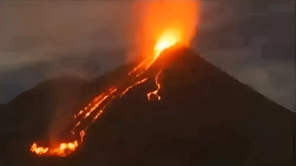 Gunung Lewotobi Meletus Dua Kali, Warga Flores Timur Diminta Waspada