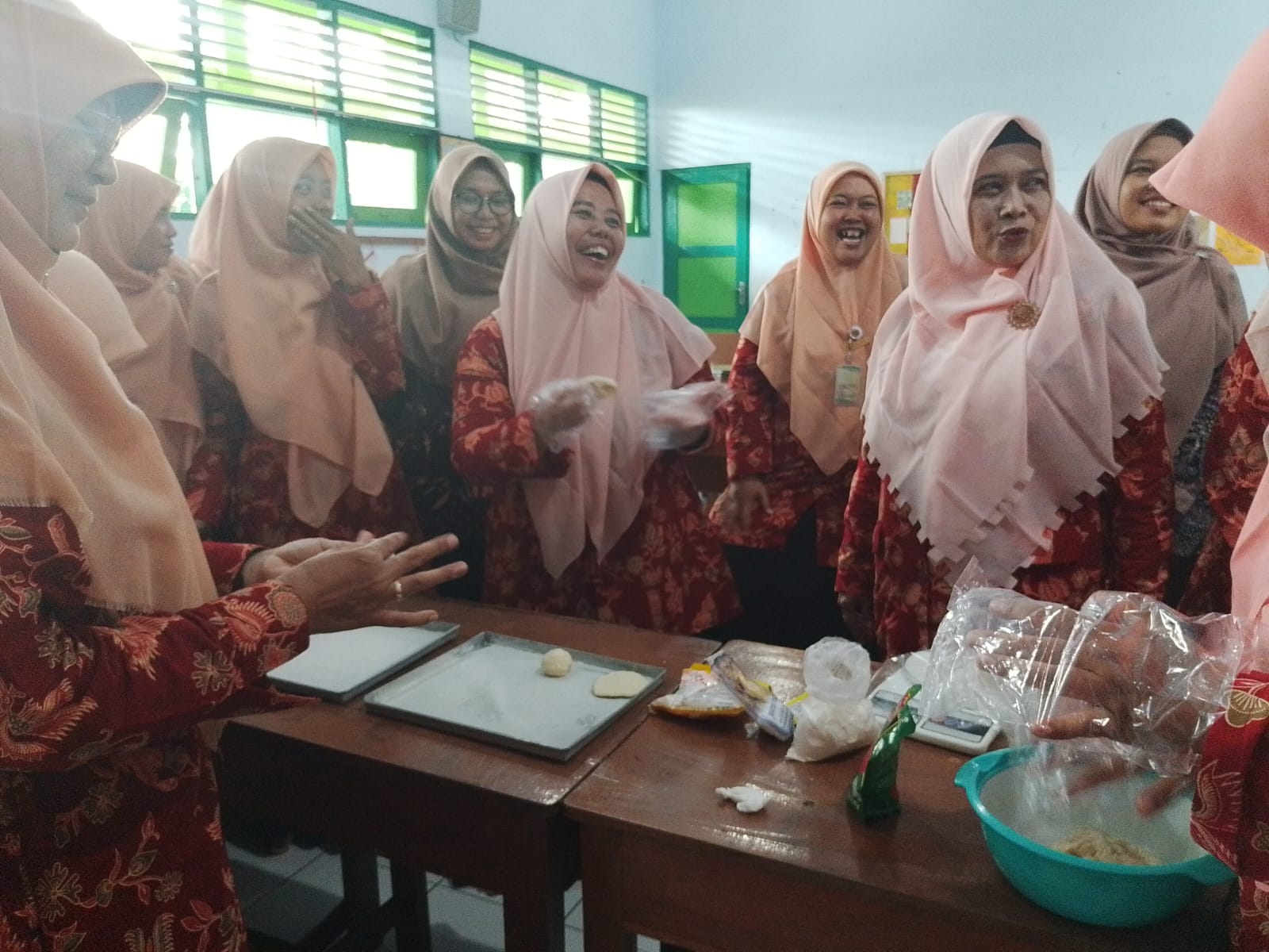 DWP MIN 1 Gelar Pelatihan Pizza Singkong