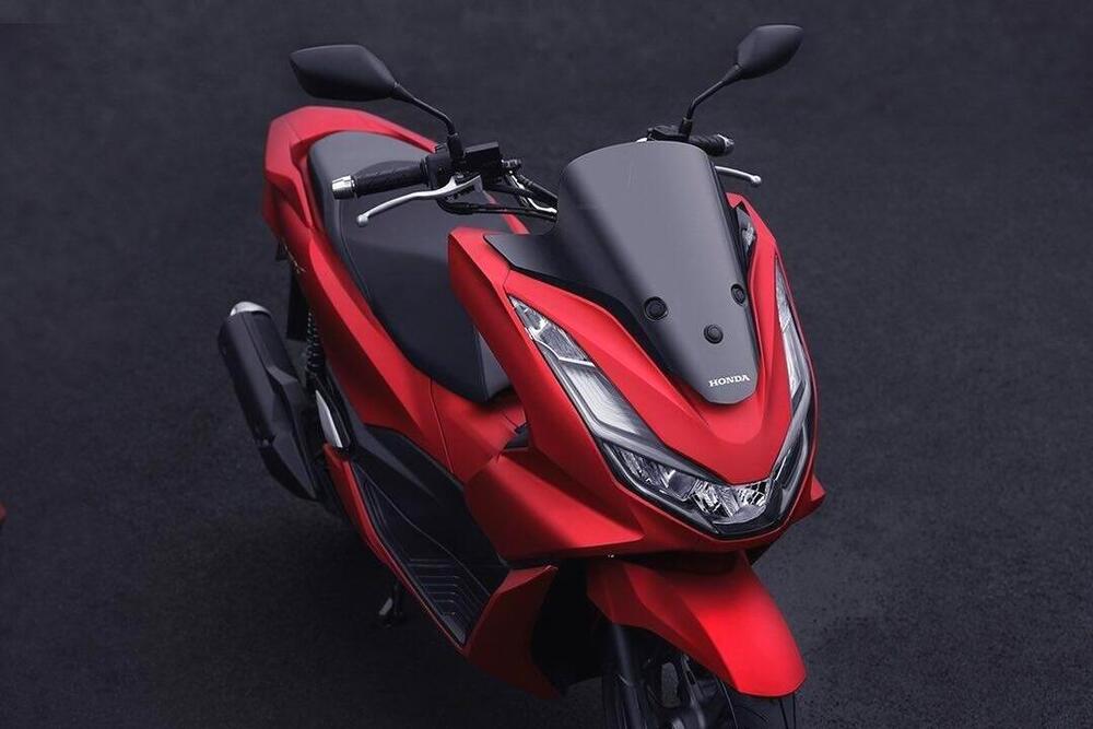 Miliki Body Bongsor, Apakah Motor Matic Honda PCX 160 Nyaman Untuk Pembonceng ?