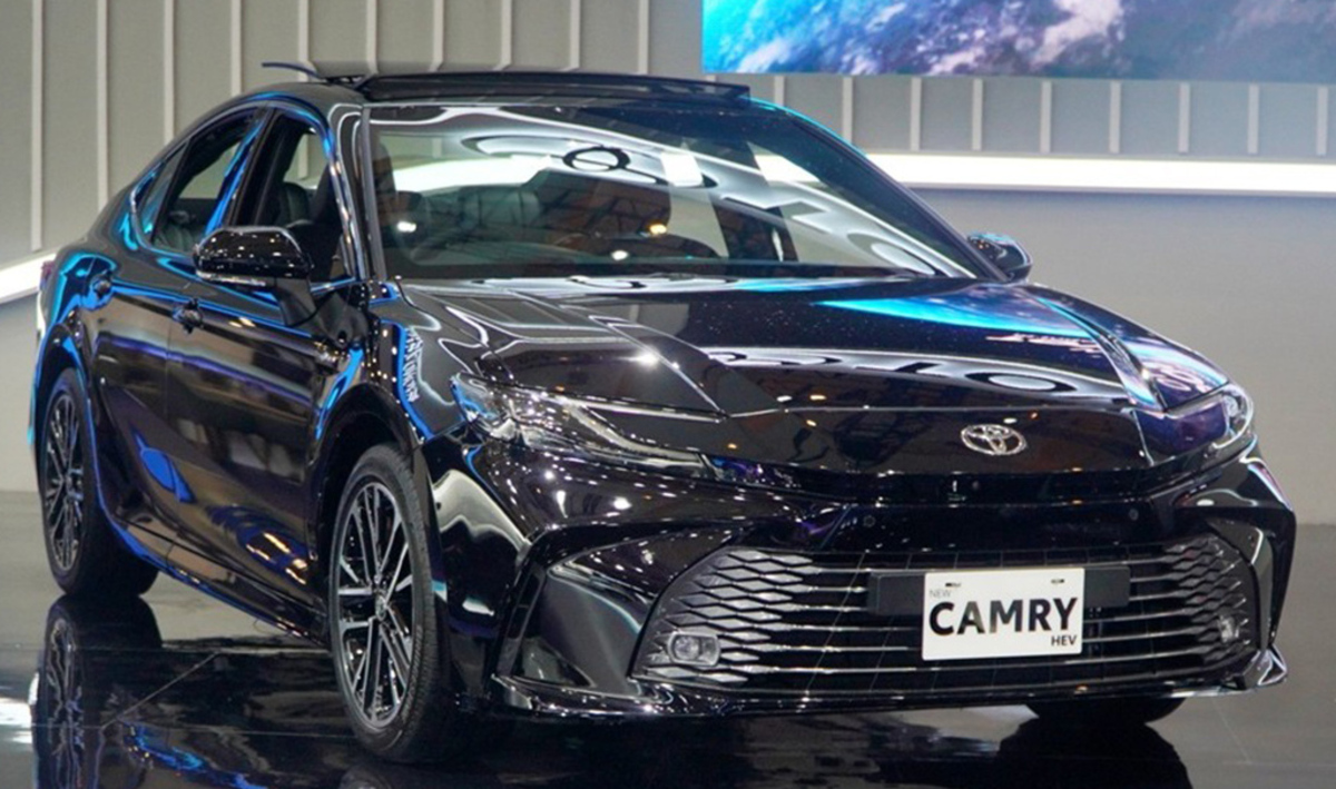 Performa Unggul dan Harga Menarik, Toyota Camry HEV Tawarkan Lebih dari Efisiensi BBM