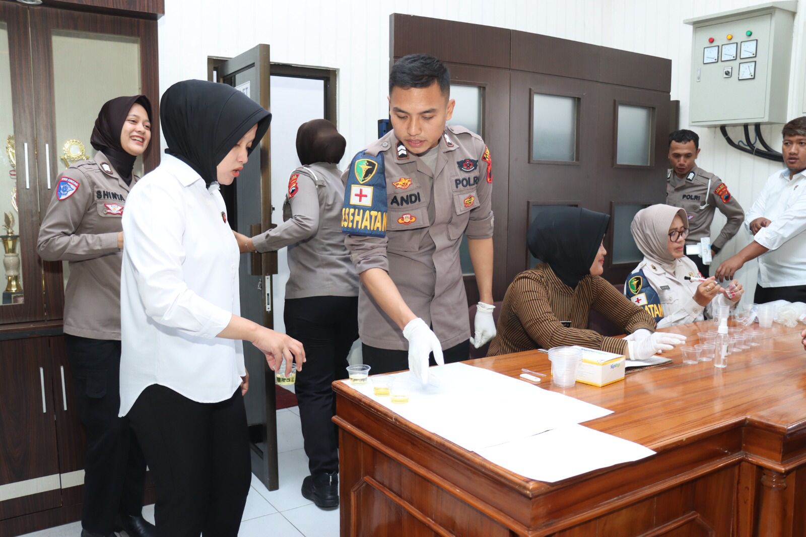 Personel Polres Kebumen Tes Urine Mendadak 