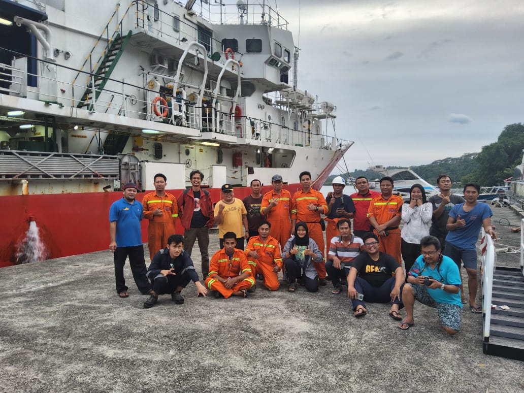Dosen Jurusan Fisika UNSOED dalam Ekspedisi Kapal Baruna Jaya III     