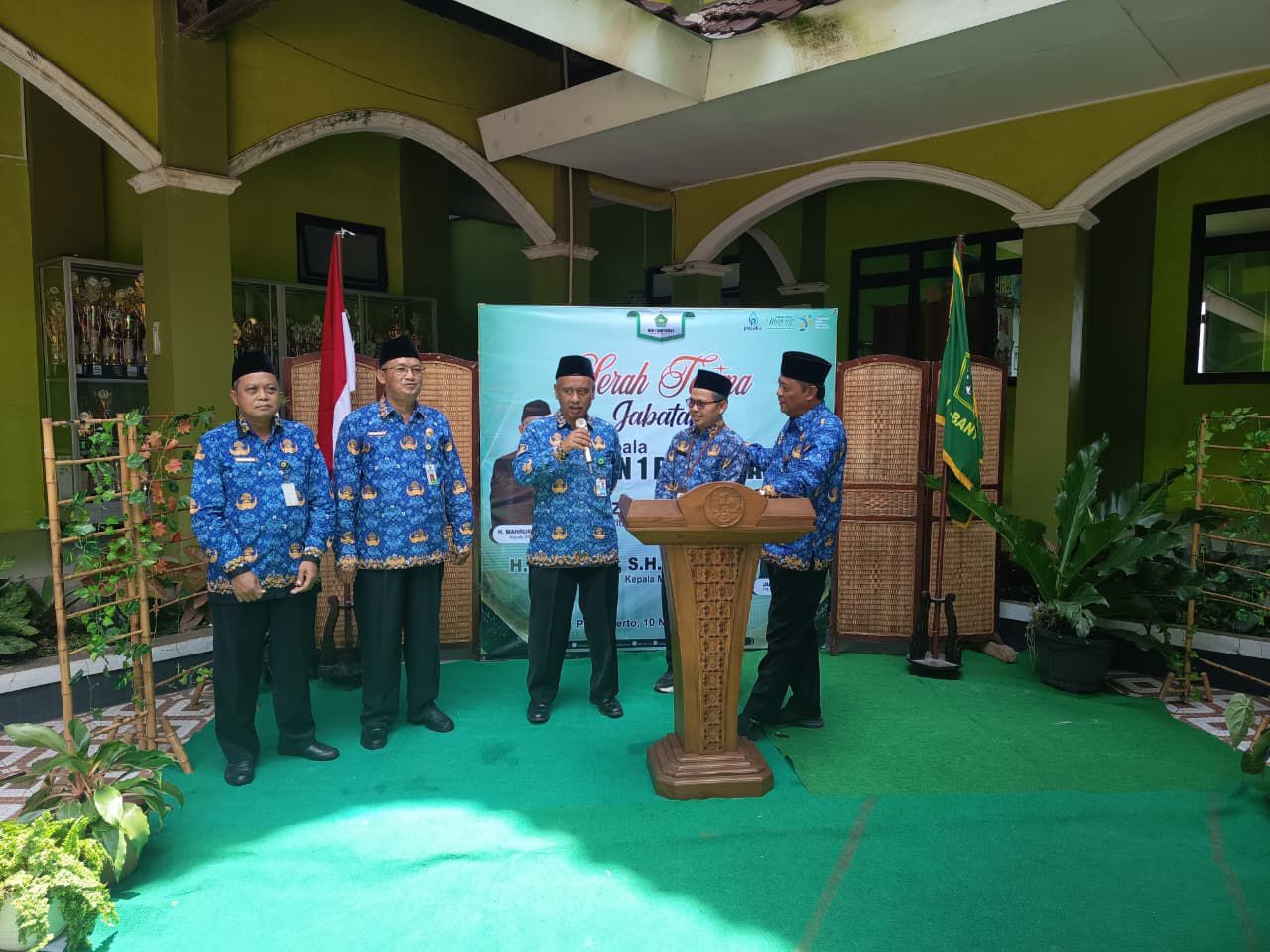 Jabatan Diserahterimakan, Suksesi Kepala MI Negeri 1 Banyumas Berlanjut