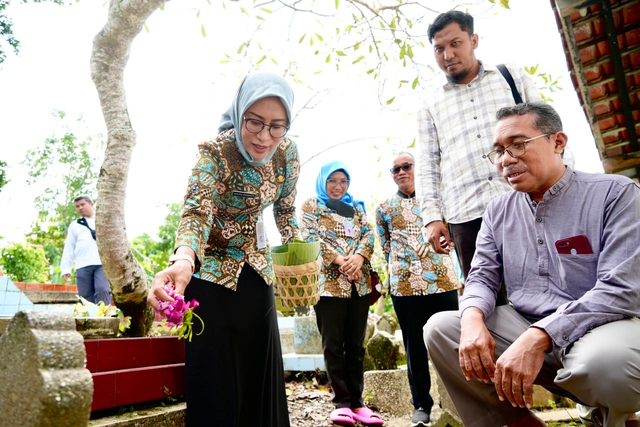 Peringati HPN, Wartawan Kebumen Ziarah ke Makam Tokoh Pers