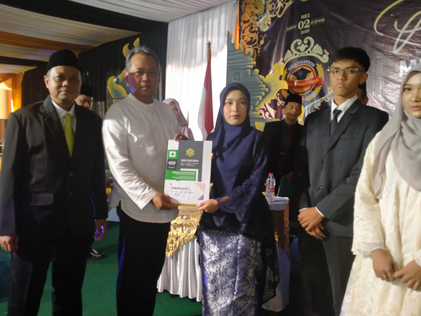 Penyerahan Murid Kelas XII MAN 2 Banyumas Diacarakan Sederhana