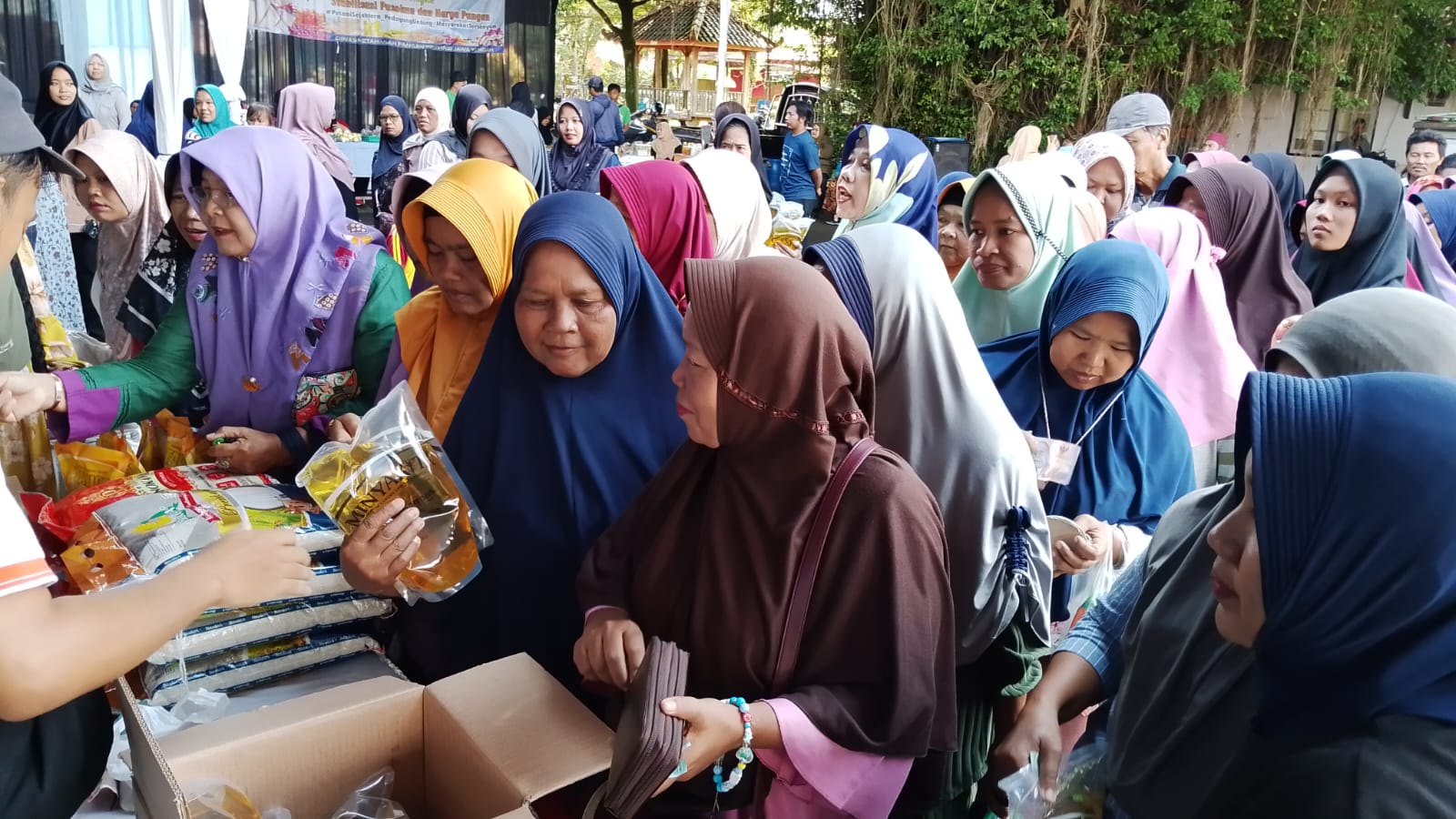 Telur dan Minyak Murah Diserbu, Intervensi Harga di Sumpiuh Banyumas