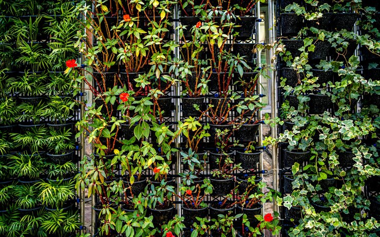 Mengenal Lebih Dekat Vertical Garden, Si Taman Modern yang Kekinian