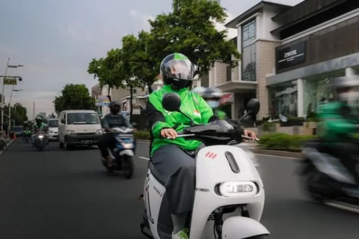 PASTI IRIT! Inilah 5 Rekomendasi Motor Listrik yang Cocok Untuk Ojek Online